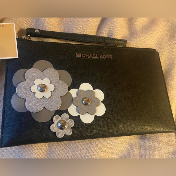 Michael Kors large Jet Set wristlet - Picture 1 of 2